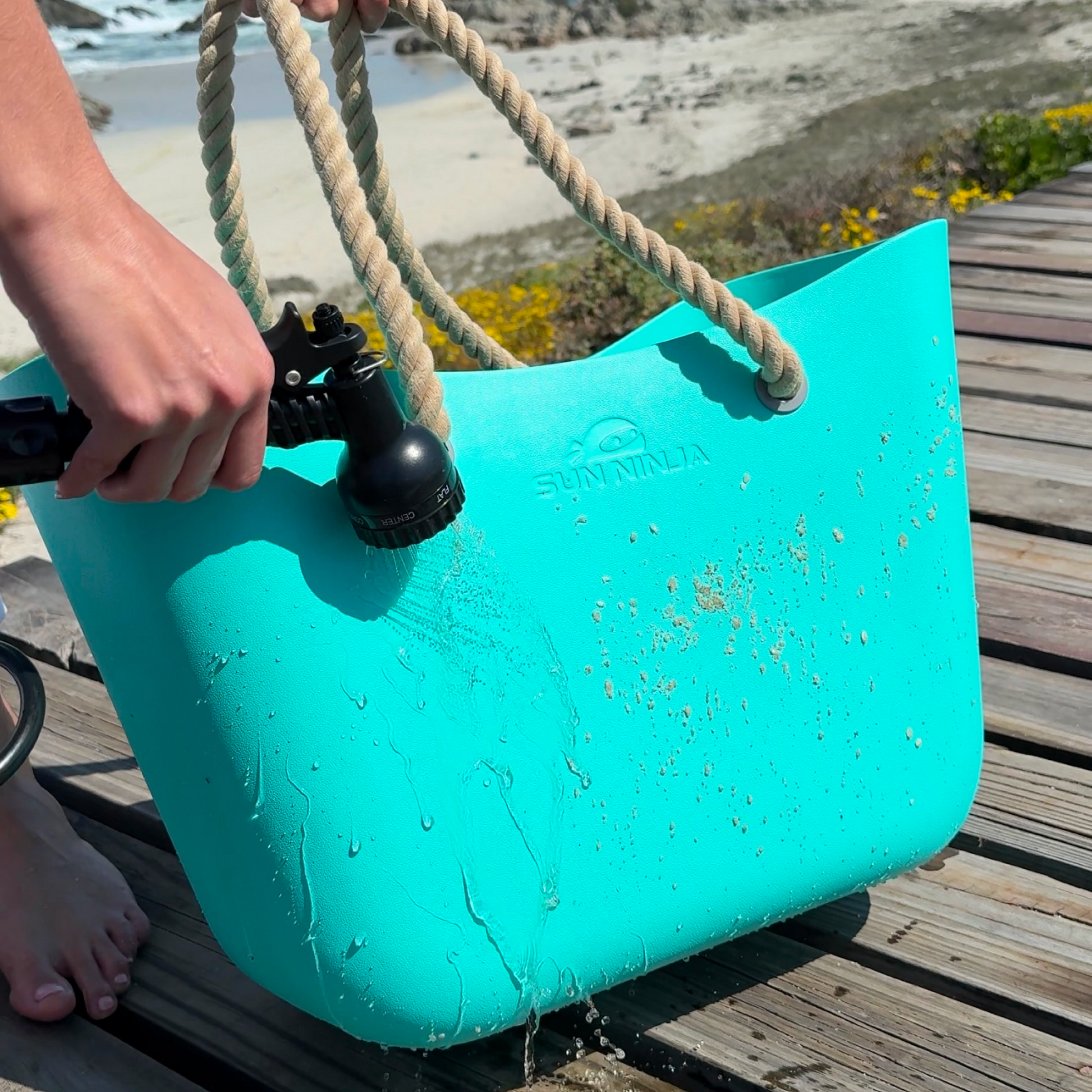 rubber-beach-tote-q0 Sun-Ninja-rubber_tote_mint_7.png