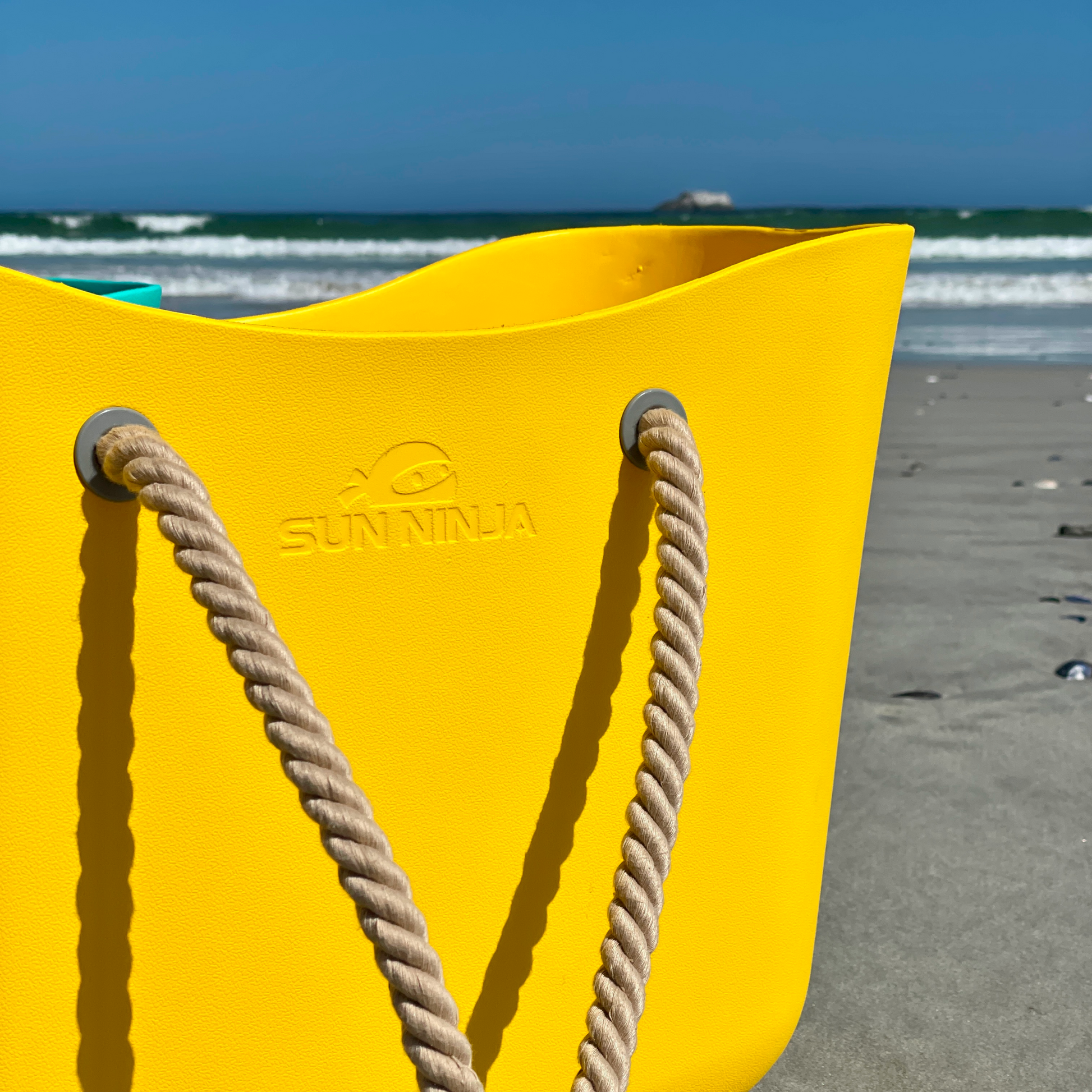 rubber-beach-tote-q0 Sun-Ninja-rubber_tote_yellow_9.png