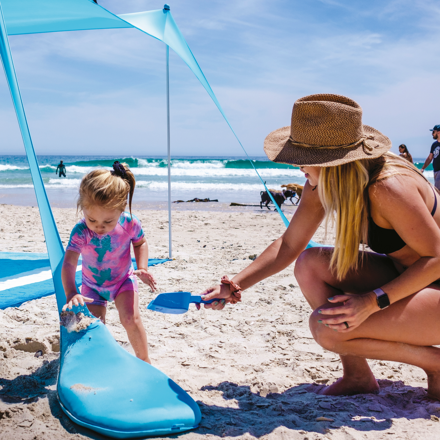 beach-tent-8-person-m3 Sun-Ninja_8_person_tent_turquoise_7.png